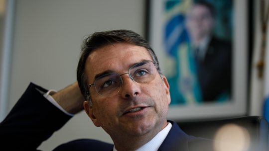 Como os diálogos entre Flávio e Vorcaro afetam a Selic e os seus investimentos?