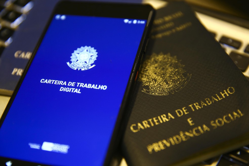 Décimo terceiro salário começa a ser pago este mês; veja como calcular