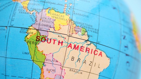 Em reunião com países sul-americanos, Lula defende moeda única e definição de novo bloco em 120 dias