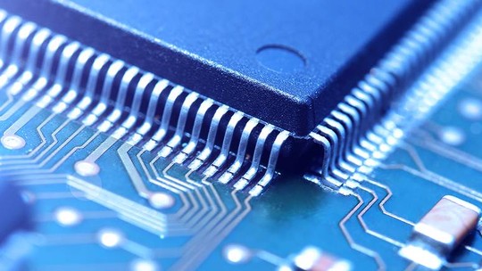 Ações da Intel caem após EUA revogar licença de exportação de chips para China