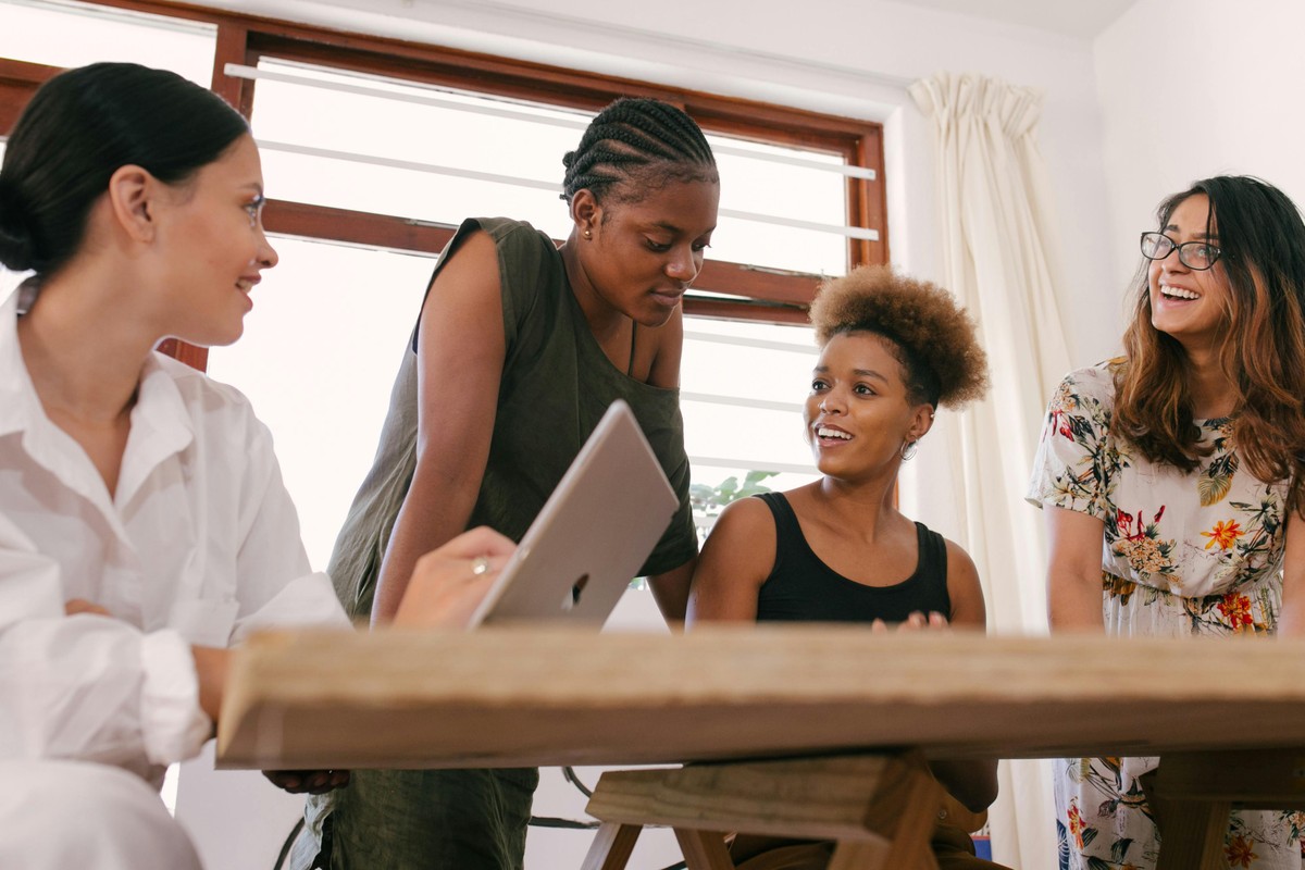 Mulheres no Mercado Financeiro: Como Comunidades de Finanças Estão Impulsionando a Participação Feminina nos Investimentos