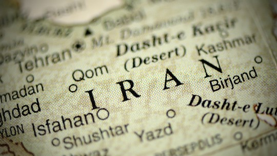 Escalada de conflito entre Irã e Israel e pistas sobre o futuro dos juros marcam a sexta-feira