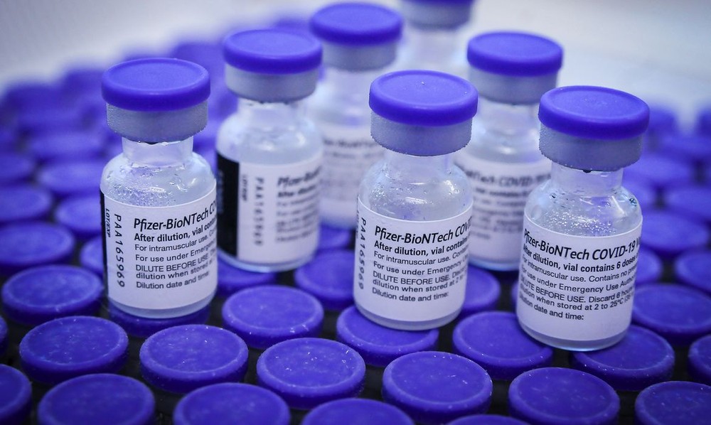 Pfizer pede registro de nova vacina para covid-19 contra duas variantes