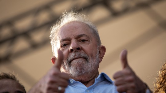 Lula já está conversando após cirurgias 'sem intercorrências', dizem médicos