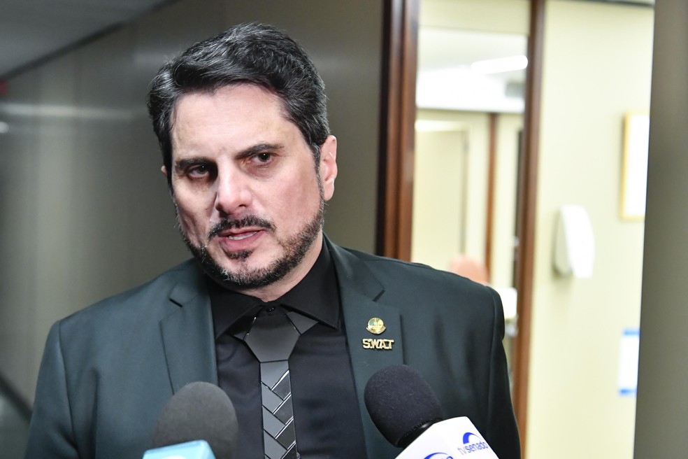 Senador Marcos do Val desiste de renunciar após acusar Bolsonaro | Brasil e  Política | Valor Investe