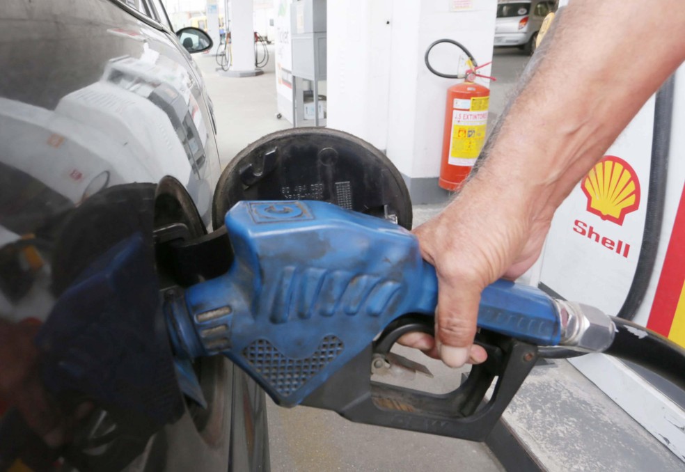 Gasolina e GLP mais caros devem gerar impacto no IPCA de outubro, diz FGV Brasil e Política