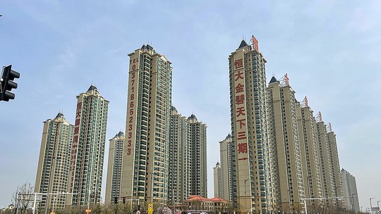 Evergrande abandona plano de reestruturação com piora da crise imobiliária na China
