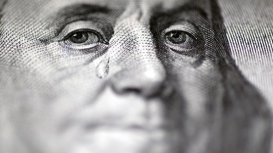 Dólar fecha perto da estabilidade após discursos de dirigentes do BC dos EUA