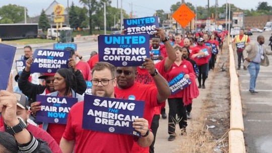 Ford e GM afastam cerca de 500 funcionários nos EUA em 19º dia de greve