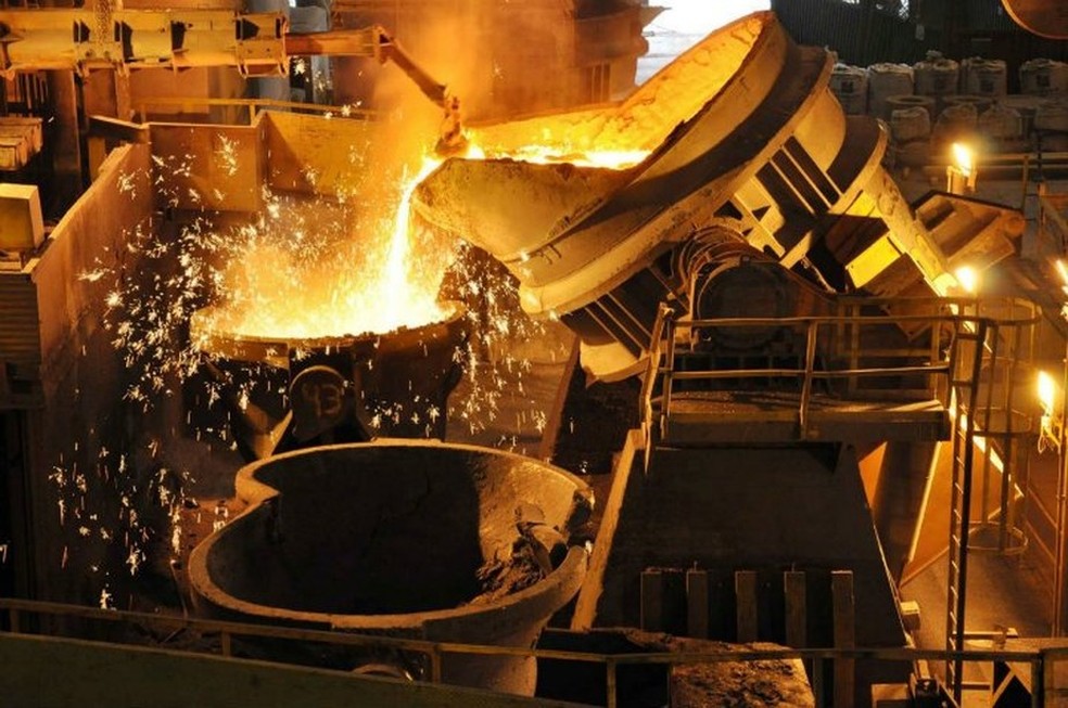 Mais mineradora do que siderúrgica, papéis da CSN têm alta de 75% no ano -  Estadão