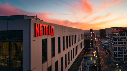 Lucro da Netflix sobe 80% e fica acima do esperado; mas ações caem com projeções