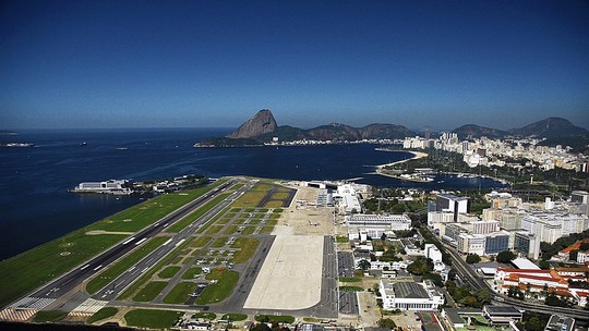 Redução do número de voos no Santos Dumont está valendo e passageiros devem ficar atentos 