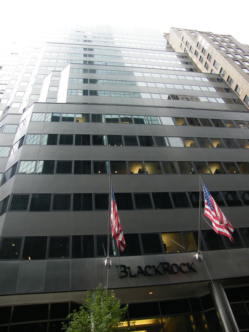 BlackRock: Lucro, receita e ativos sob gestão caem no 1º trimestre