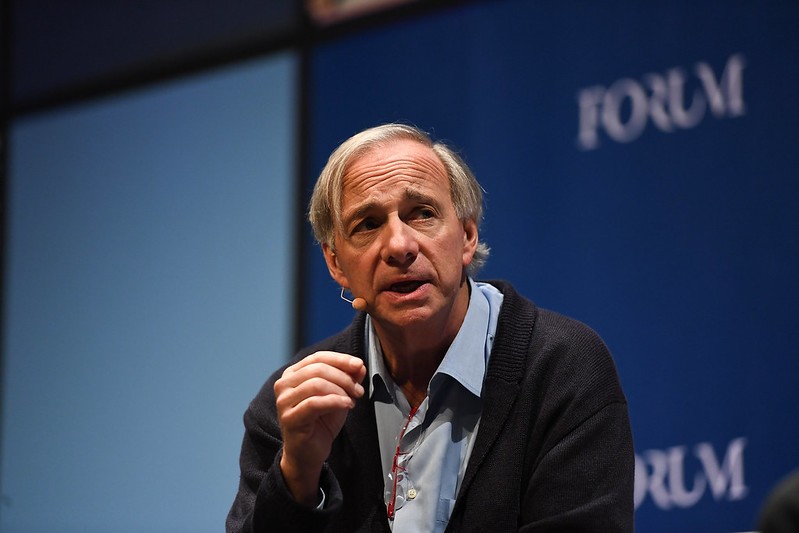 Ray Dalio, guru do mercado, vê bolha em IA, mas diz que não é hora de ...