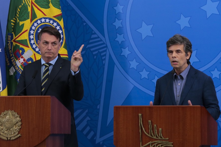 Bolsonaro diz que irá conversar com Teich para mudar protocolo sobre
