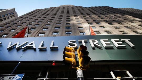 Bolsas de NY encerram semana no azul com apoio de tecnologia e economia mais fraca