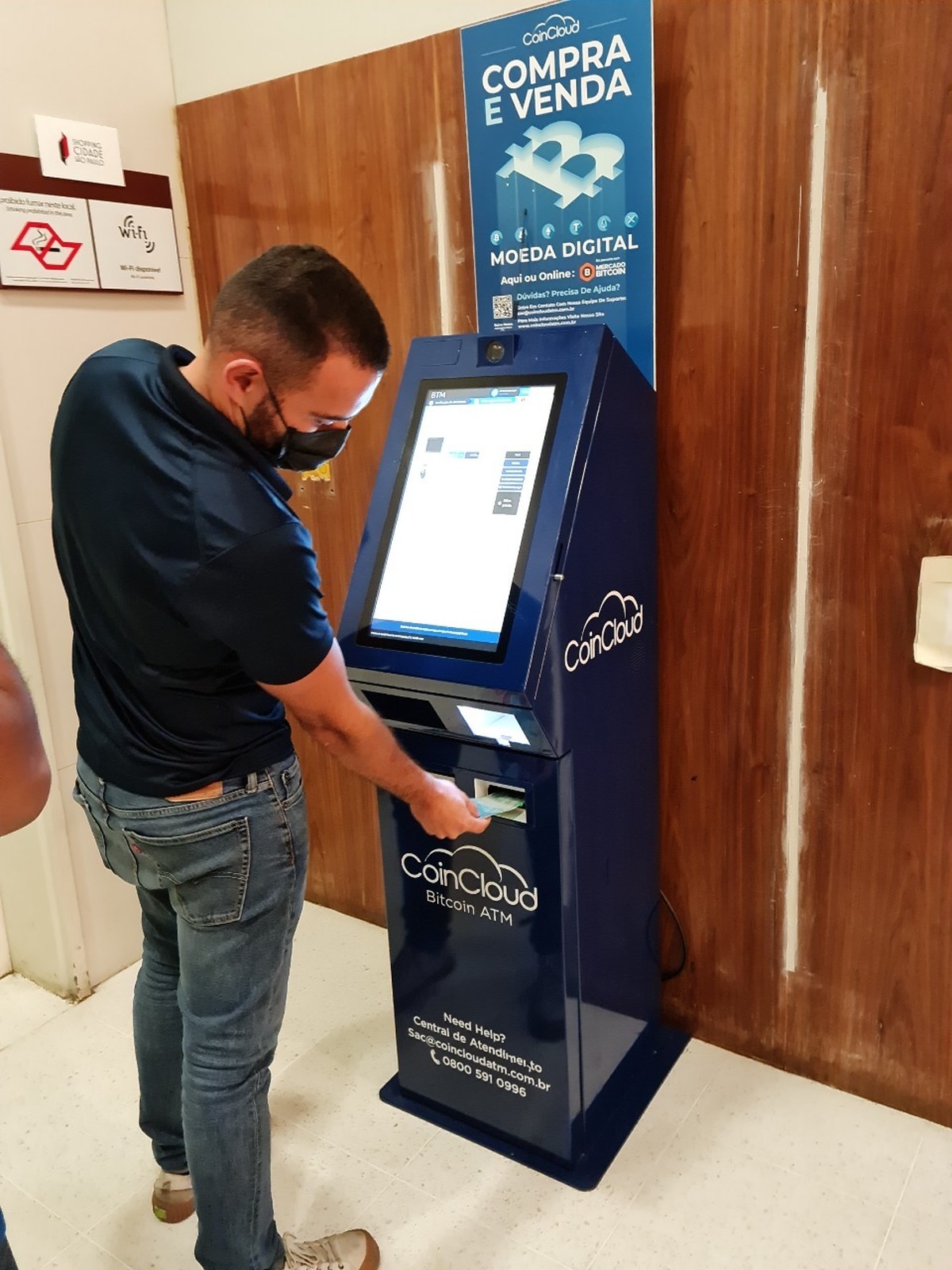 Carrefour terá caixas eletrônicos para operações com criptos e saque em  dinheiro