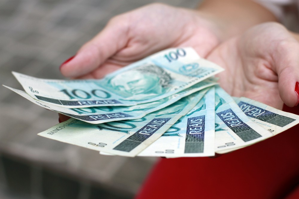 Lula assina decreto que reajusta novo salário mínimo para R$ 1.412
