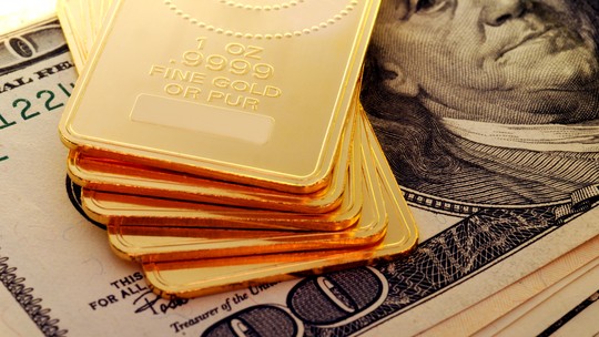 Ouro renova recorde e beira US$ 3.700 à espera de queda juros e alta de preços nos EUA