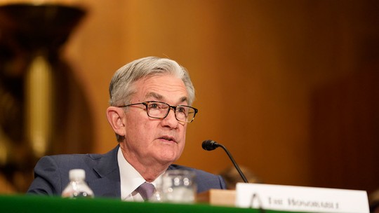 Powell afirma que é improvável que próximo passo do Fed seja aumentar juros