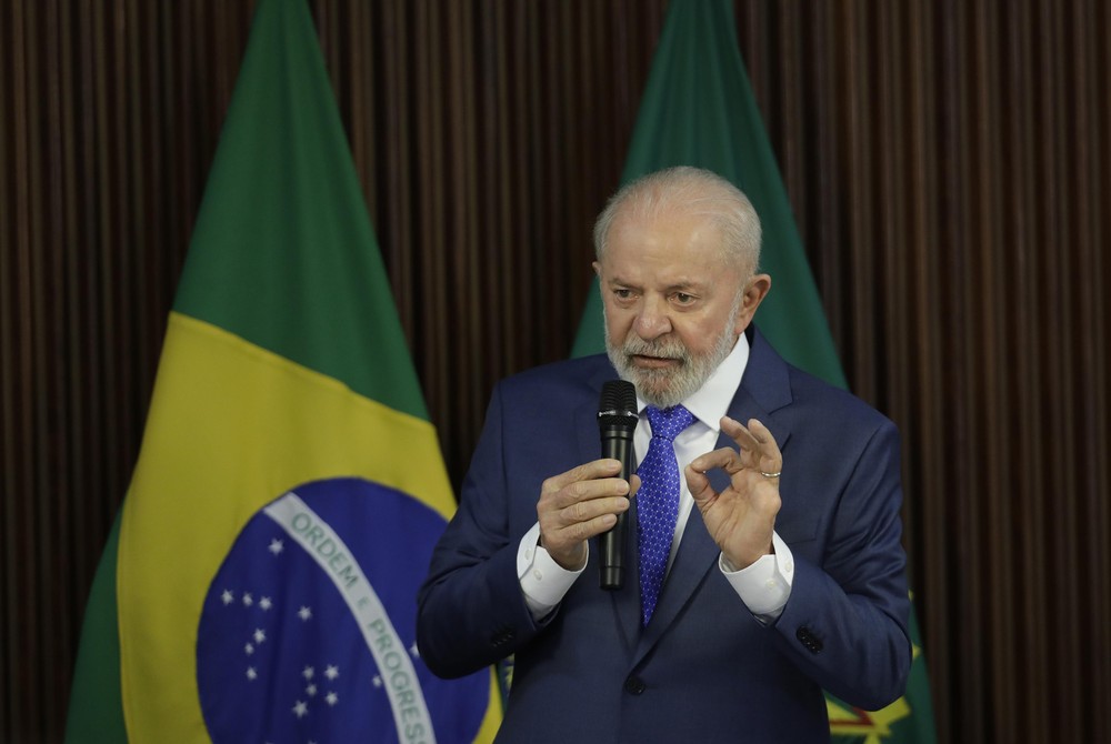 Lula volta a prometer isenção de IR para quem ganha até R$ 5 mil