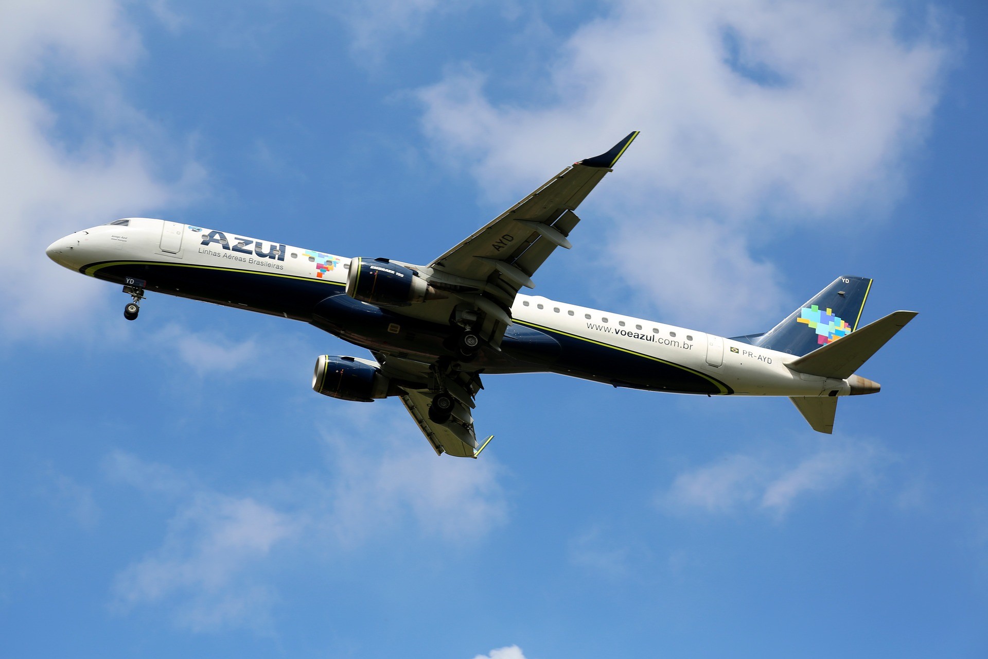 Azul (AZUL4) tem 2023 forte com crescimento no tráfego de passageiros