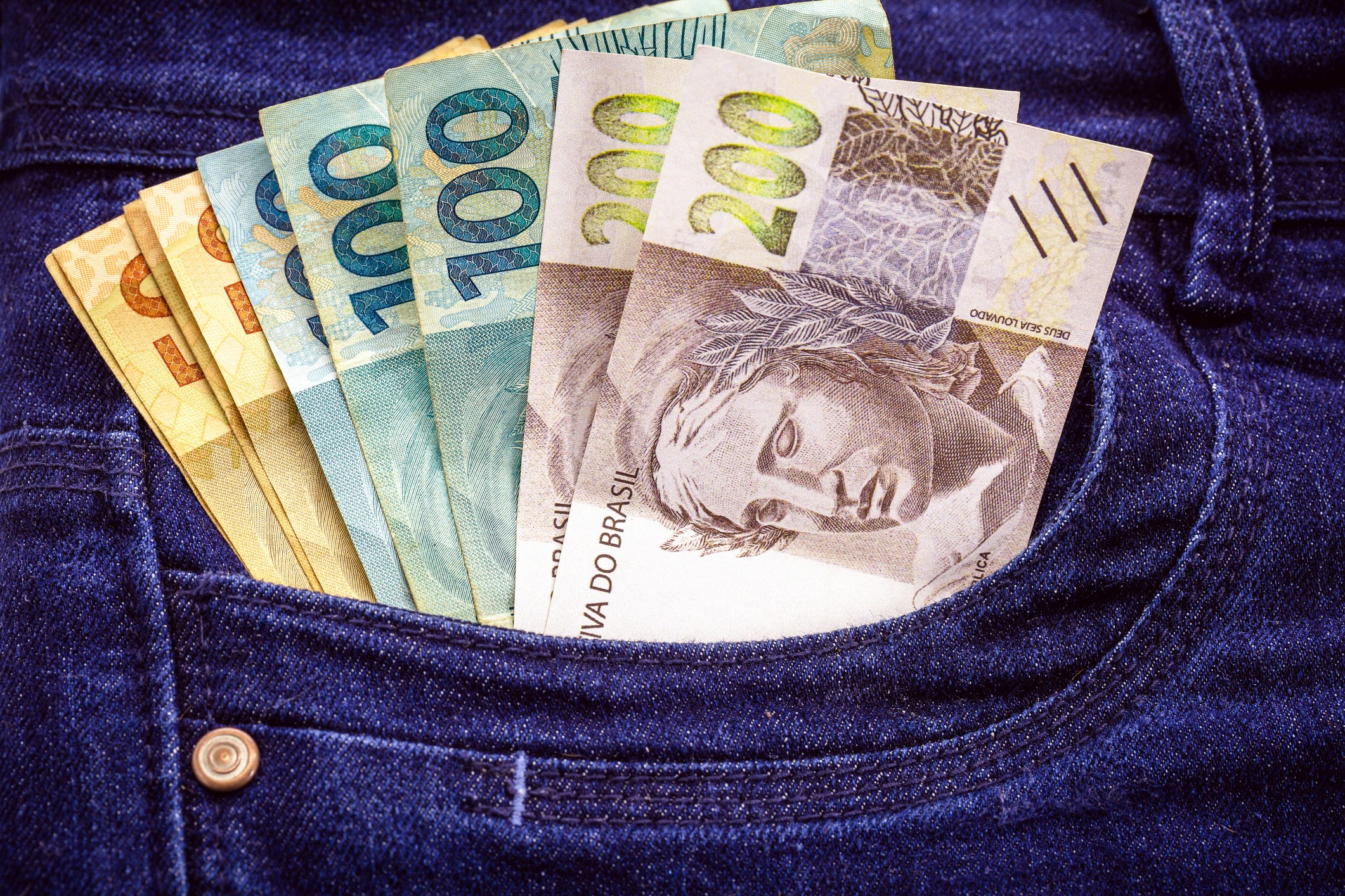 Quanto rende o prêmio de R$ 100 milhões da Mega-Sena na poupança e em outras opções de renda fixa?